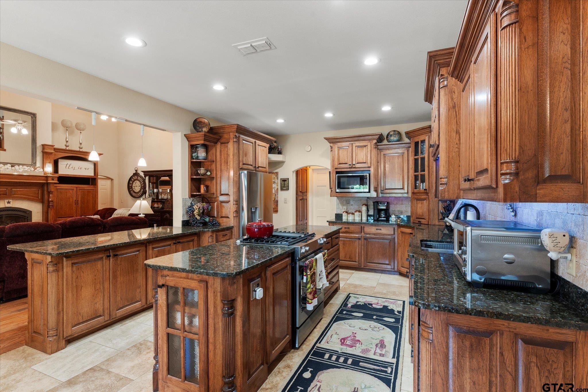 Pittsburg, Texas, 75686, United States, 4 Bedrooms Bedrooms, ,4 BathroomsBathrooms,Residential,For Sale,1983257