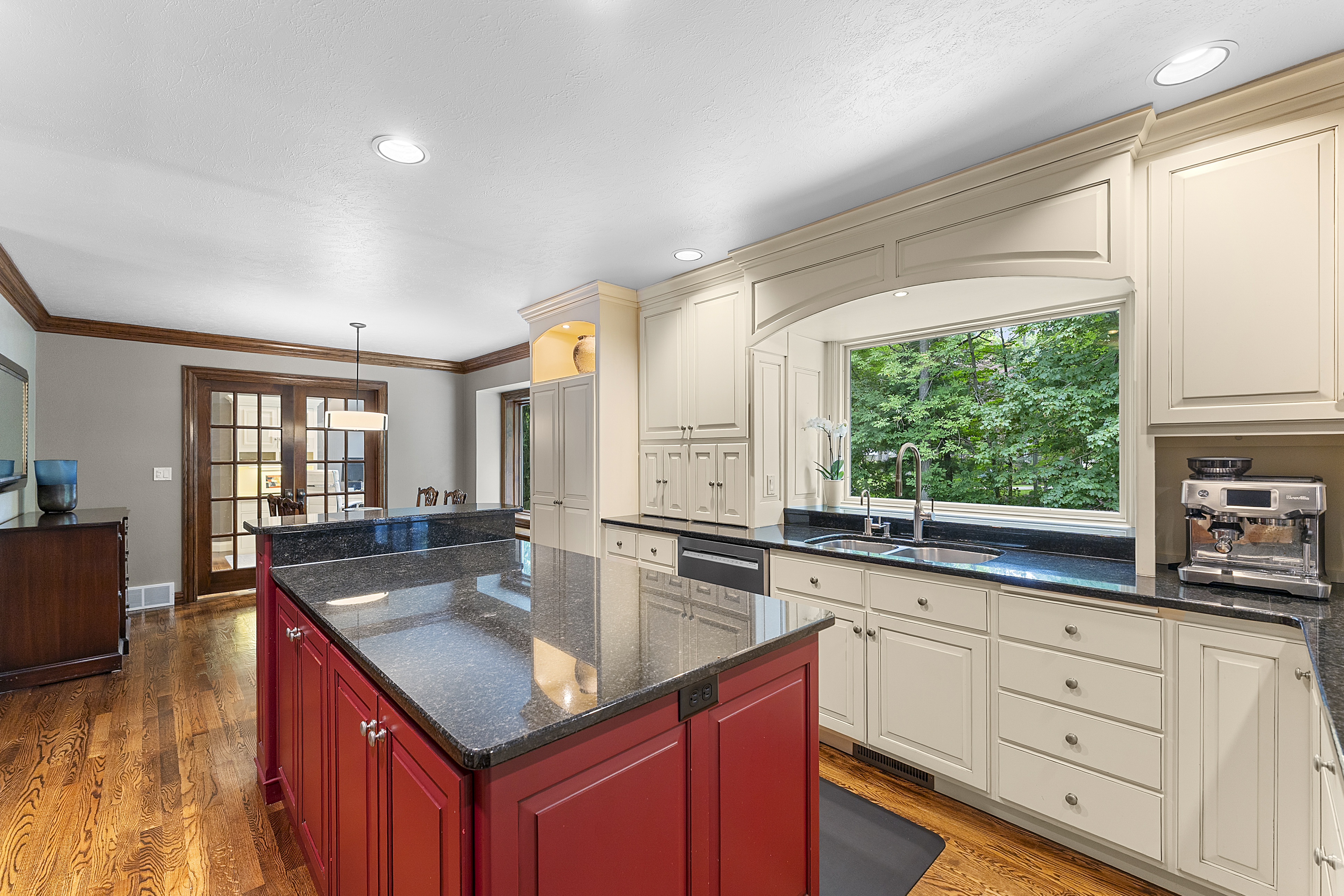  Elegant Colonial Offering Space, Privacy & Modern Comfort - 物件實景