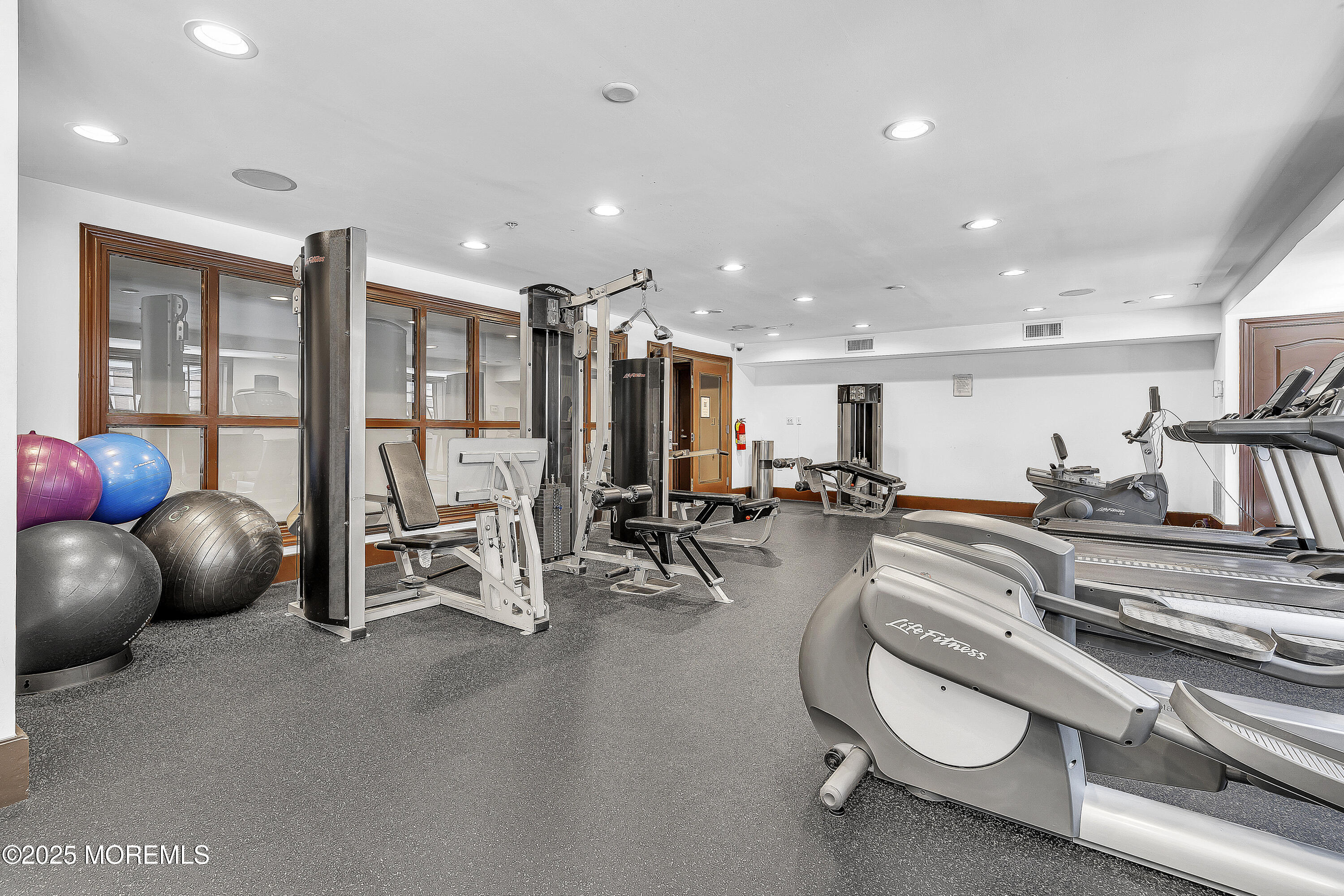 West New York, New Jersey, 07093, United States, 2 Bedrooms Bedrooms, ,2 BathroomsBathrooms,Residential,For Sale,1928927