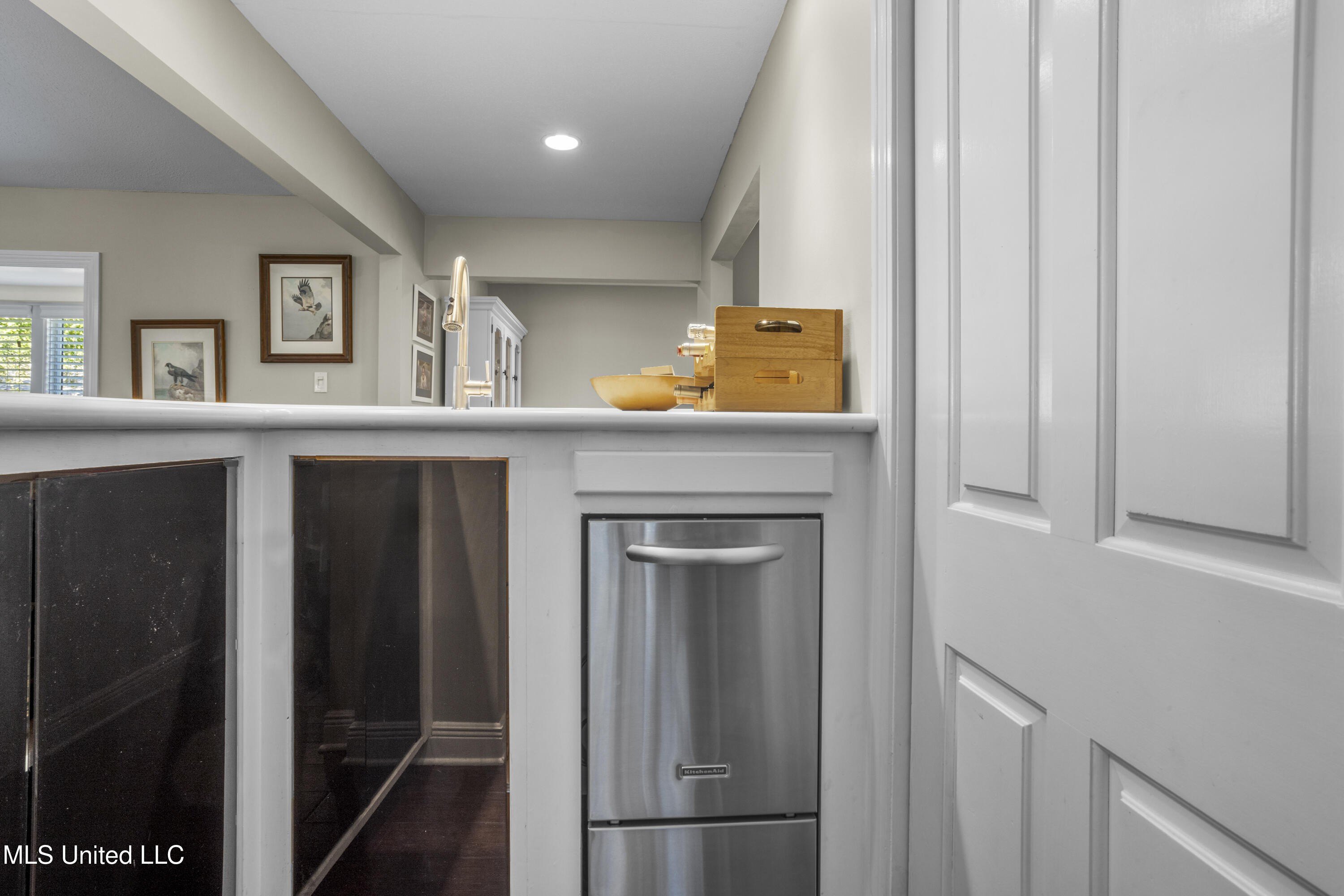 Gulfport, Mississippi, 39507, United States, 4 Bedrooms Bedrooms, ,4 BathroomsBathrooms,Residential,For Sale,1974539