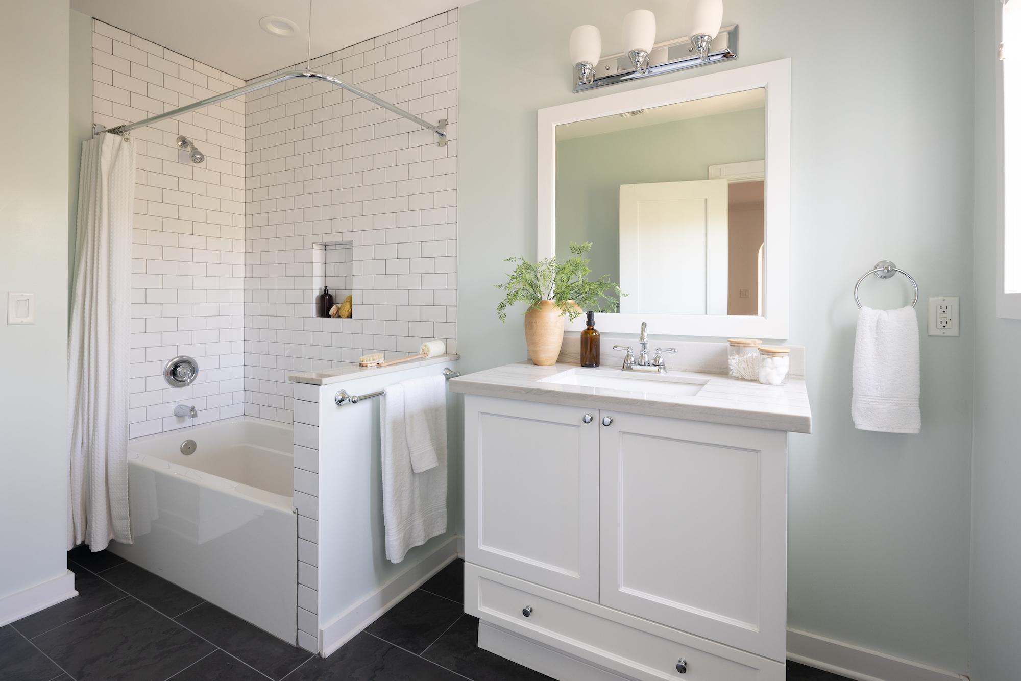 Los Angeles, California, 90029, United States, 4 Bedrooms Bedrooms, ,3 BathroomsBathrooms,Residential,For Sale,1864555