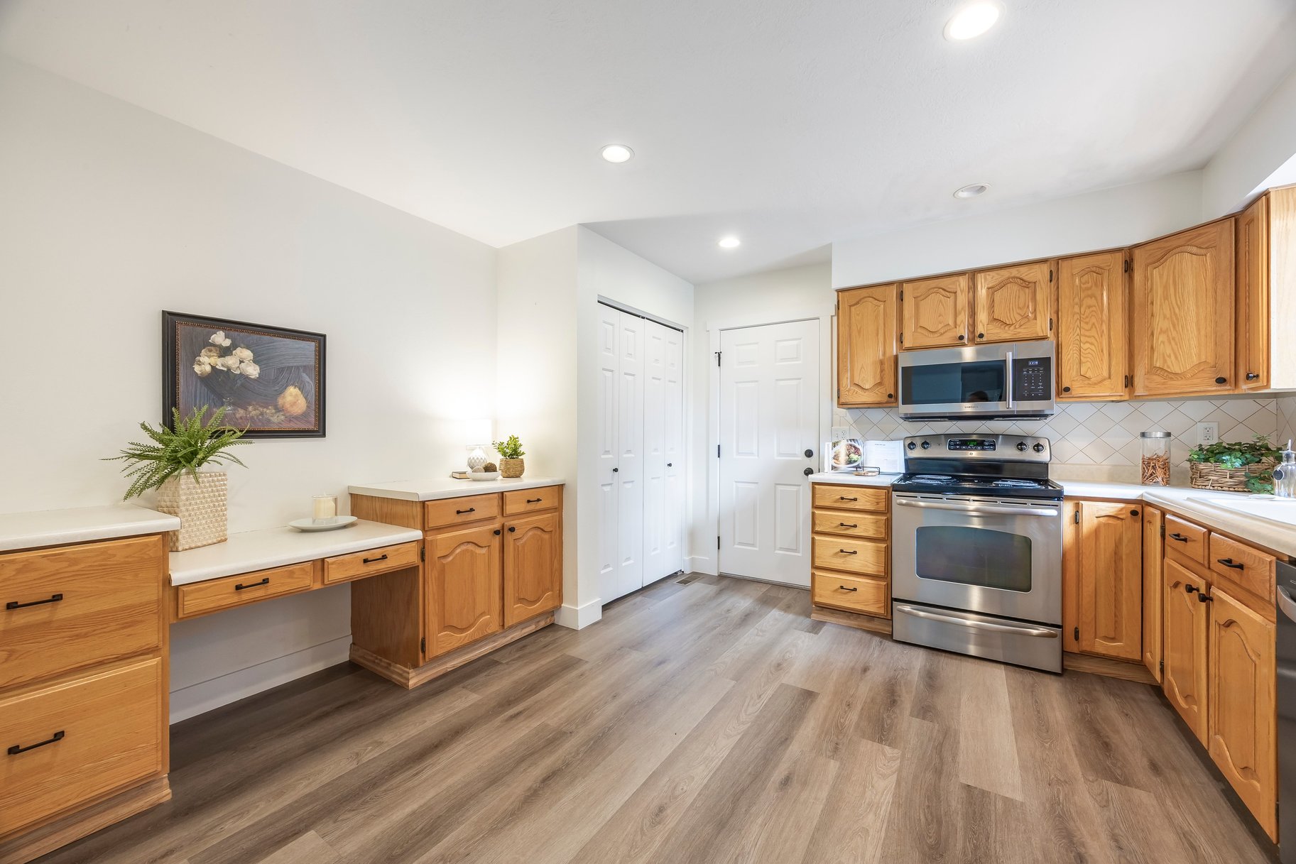  Rarely Available Harvest Lane Rambler Main-Level Living - 物件實景