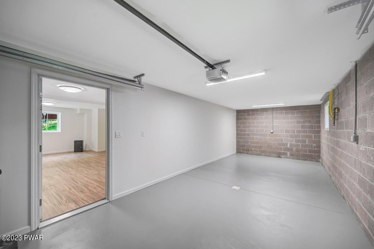 Lake Ariel, Pennsylvania, 18436, United States, 4 Bedrooms Bedrooms, ,4 BathroomsBathrooms,Residential,For Sale,2010728