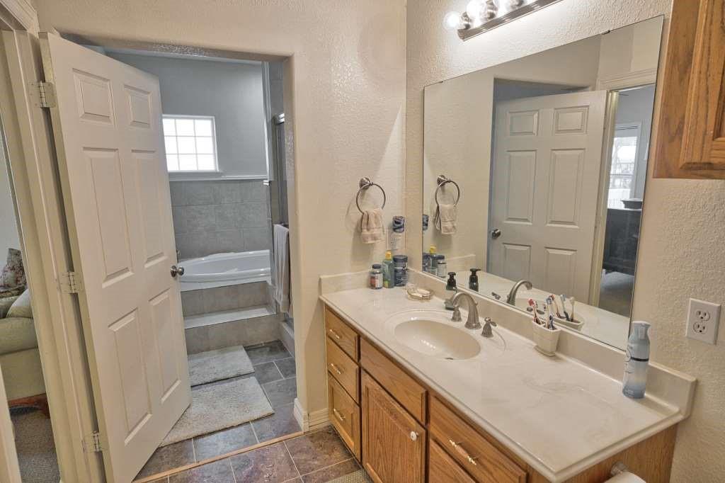 Brazoria, Texas, 77422, United States, 4 Bedrooms Bedrooms, ,3 BathroomsBathrooms,Residential,For Sale,1935189