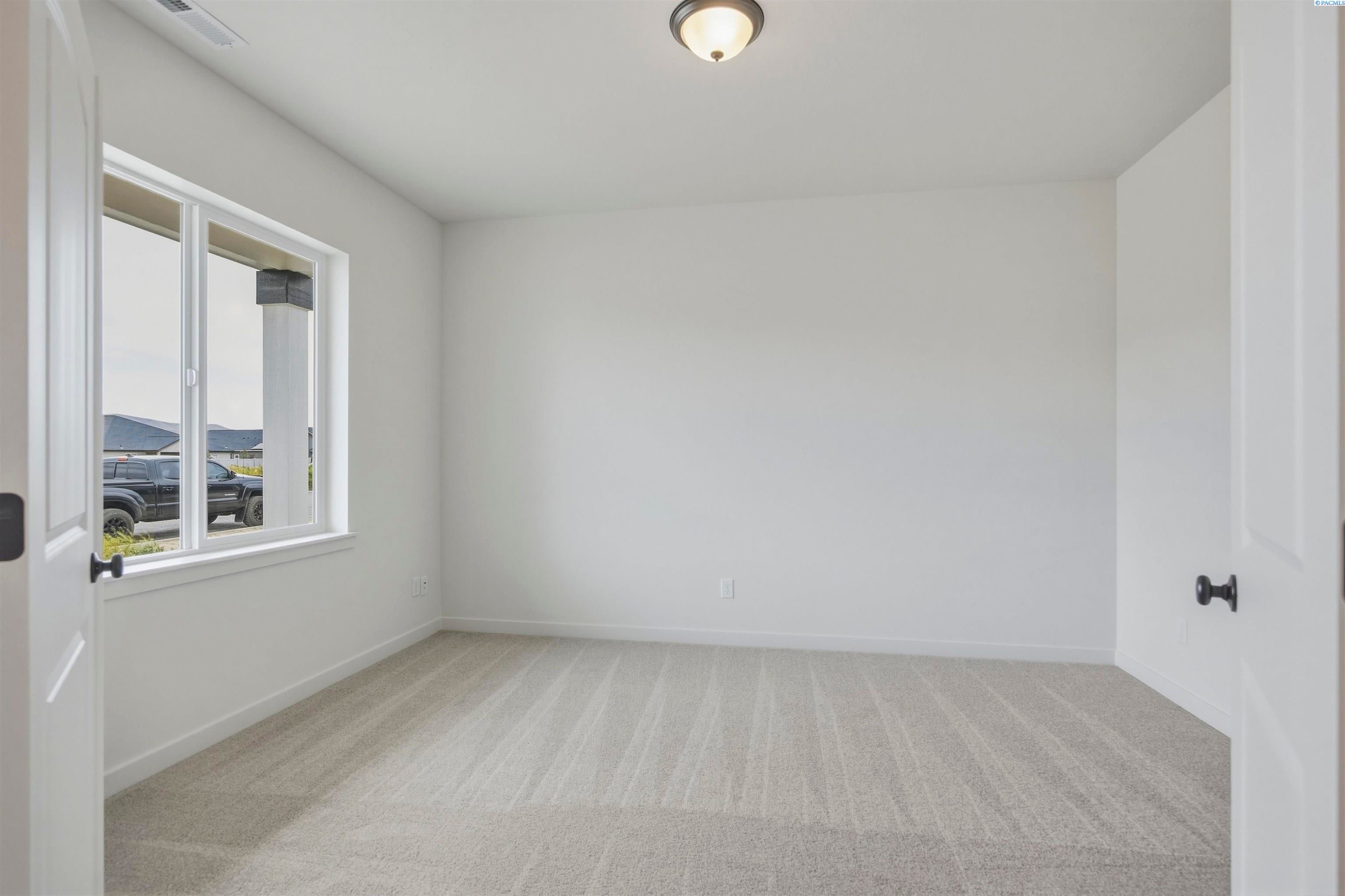 Prosser, Washington, 99350, United States, 5 Bedrooms Bedrooms, ,3 BathroomsBathrooms,Residential,For Sale,2028032