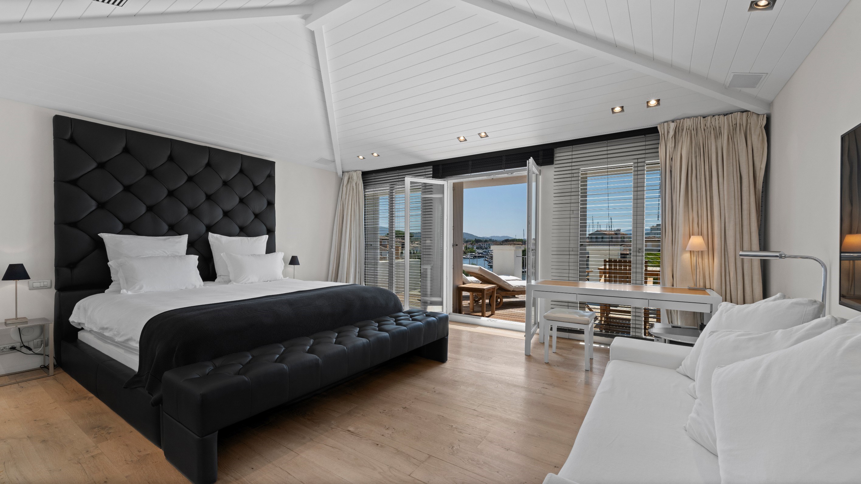  Port Grimaud, 538 sqm waterfront residence with pool and two private 24 metre m… - 物件實景