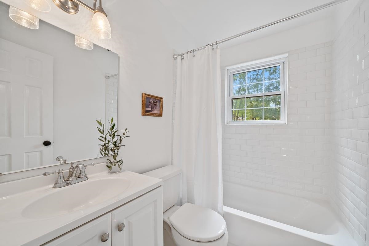 Collierville, Tennessee, 38017, United States, 3 Bedrooms Bedrooms, ,3 BathroomsBathrooms,Residential,For Sale,1989206