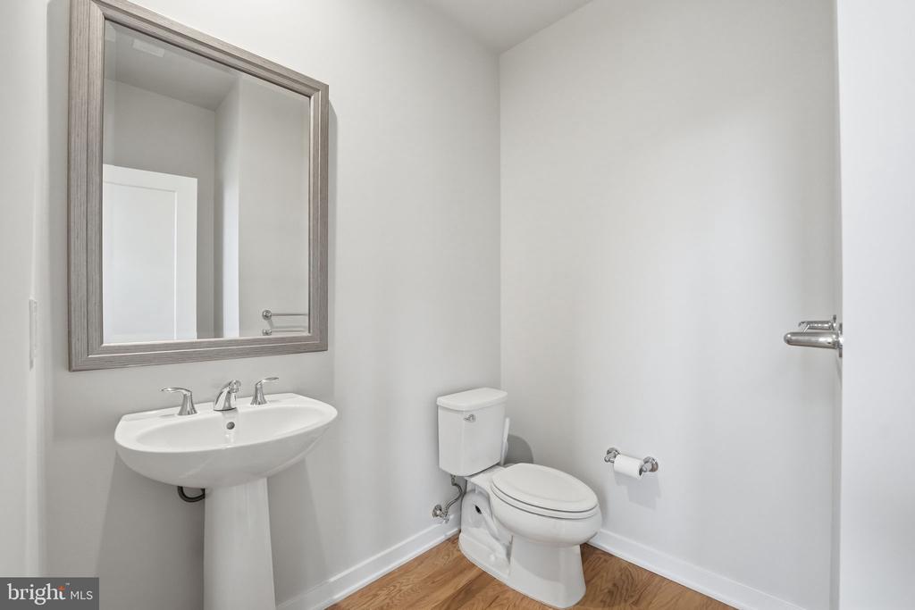 Chantilly, Virginia, 20151, United States, 3 Bedrooms Bedrooms, ,3 BathroomsBathrooms,Residential,For Sale,2048554