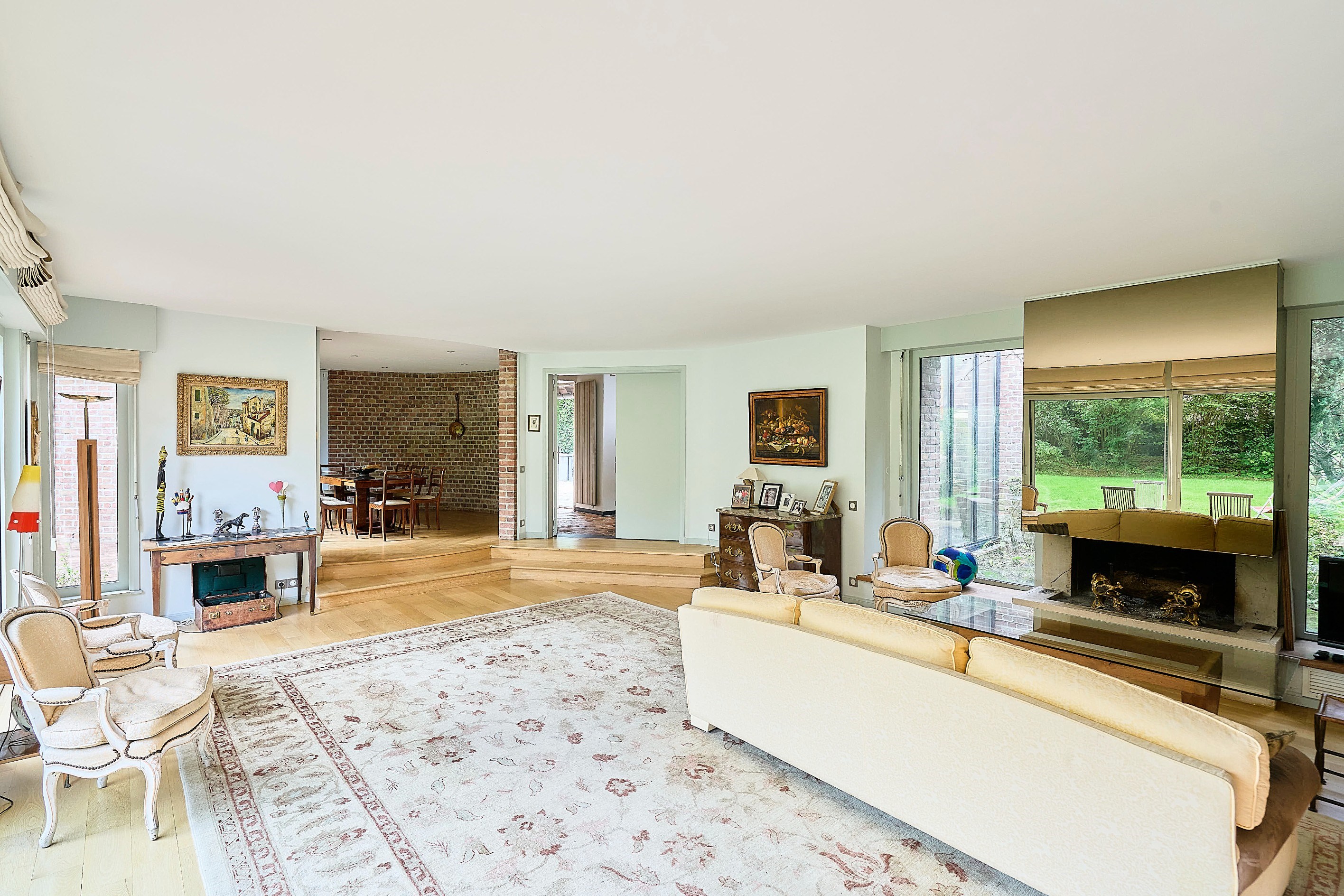  Substantial Family Residence in Croix - 232m² with 2716m² Land - 物件實景