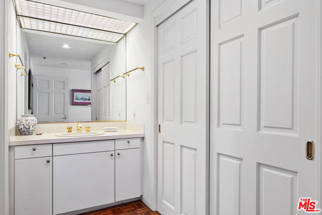 Los Angeles, California, 90024, United States, 2 Bedrooms Bedrooms, ,3 BathroomsBathrooms,Residential,For Sale,1993484