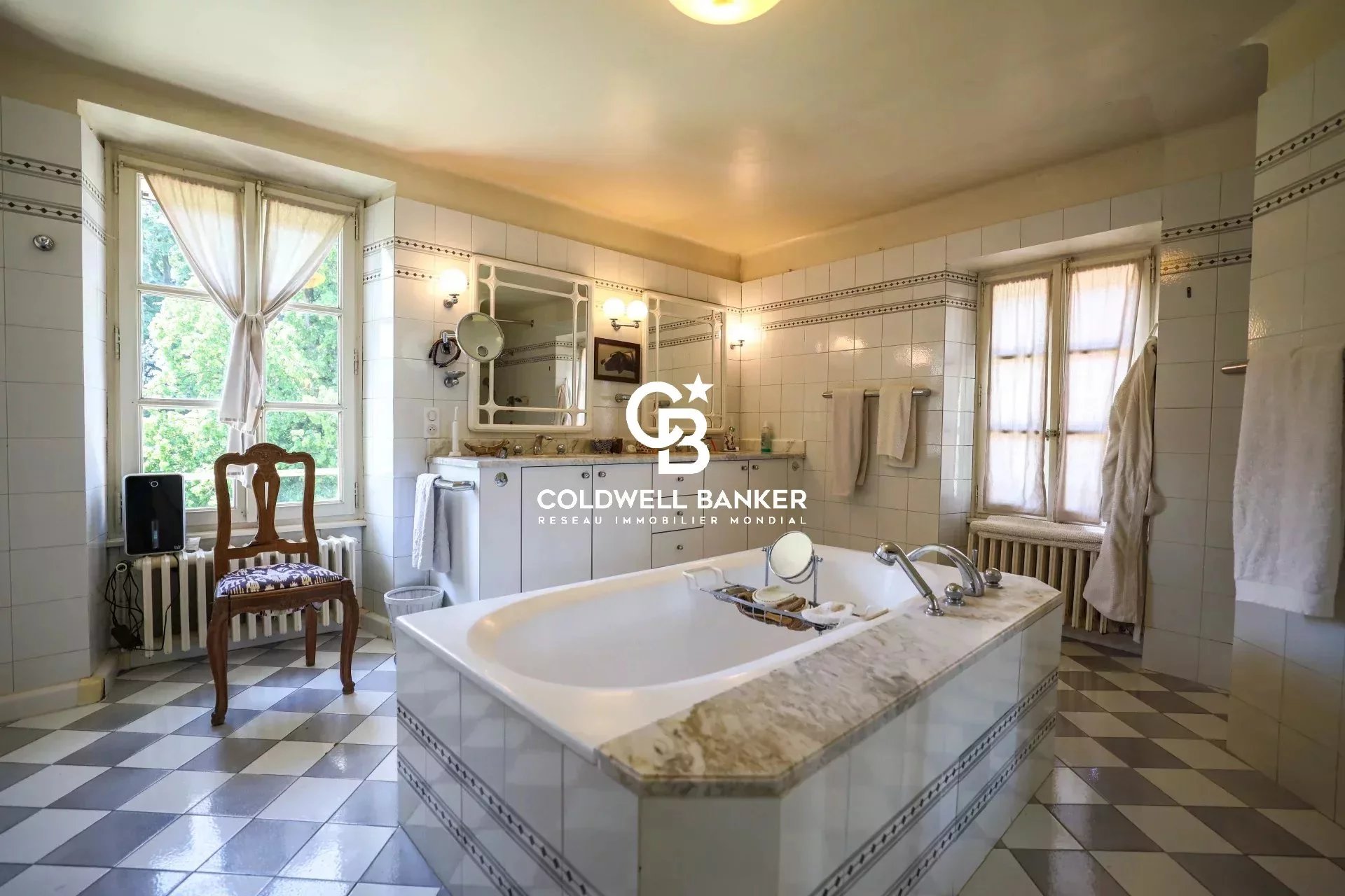 Reignier-Ésery, Auvergne-Rhône-Alpes, 74930, FR, 10 Bedrooms Bedrooms, ,6 BathroomsBathrooms,Residential,For Sale,1994611