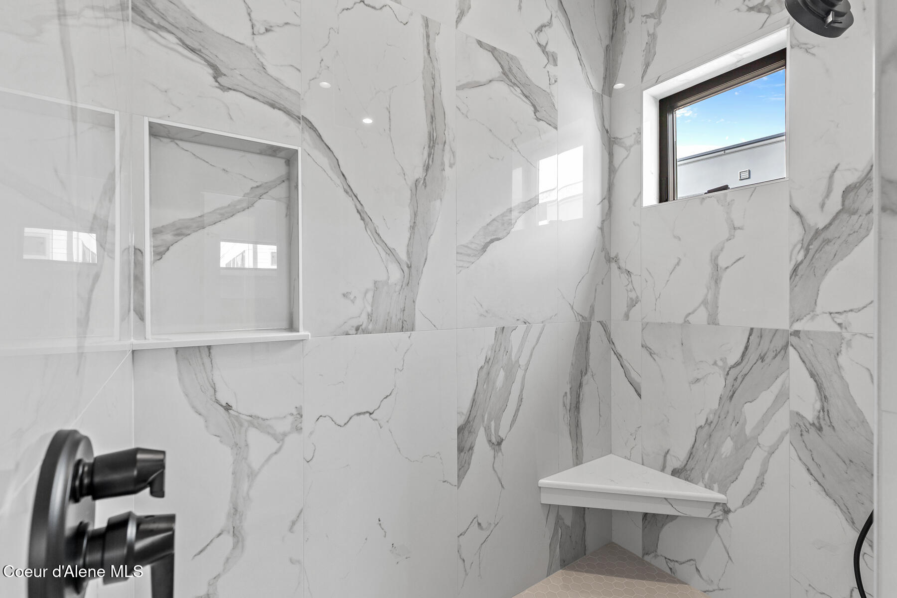 Coeur d'Alene, Idaho, 83815, United States, 2 Bedrooms Bedrooms, ,Residential,For Sale,1984255