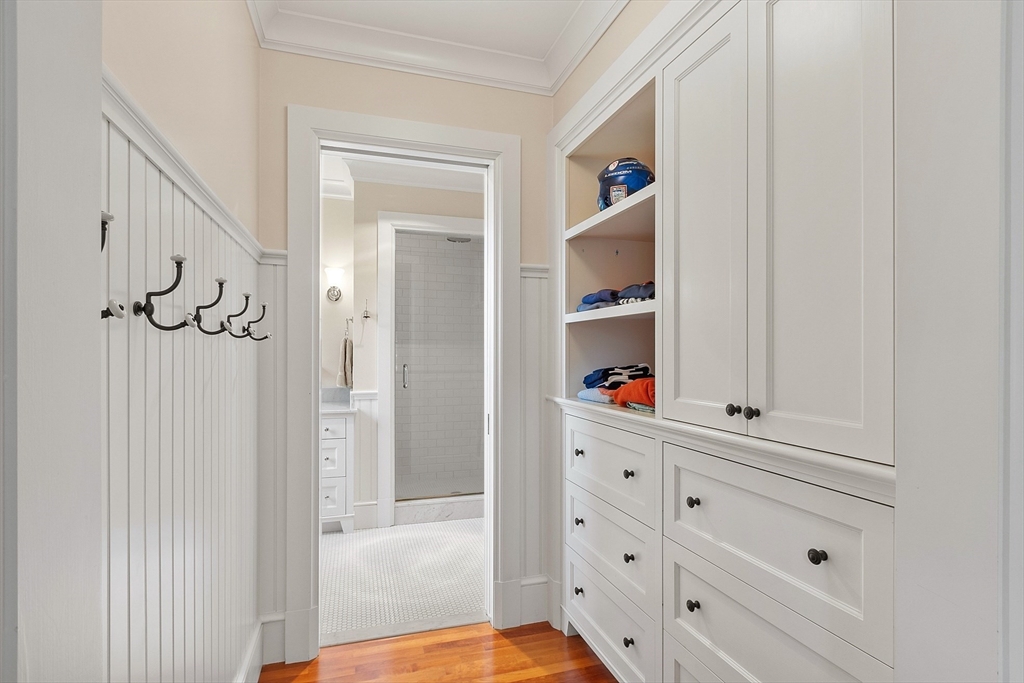 Concord, Massachusetts, 01742, United States, 6 Bedrooms Bedrooms, ,7 BathroomsBathrooms,Residential,For Sale,1938993