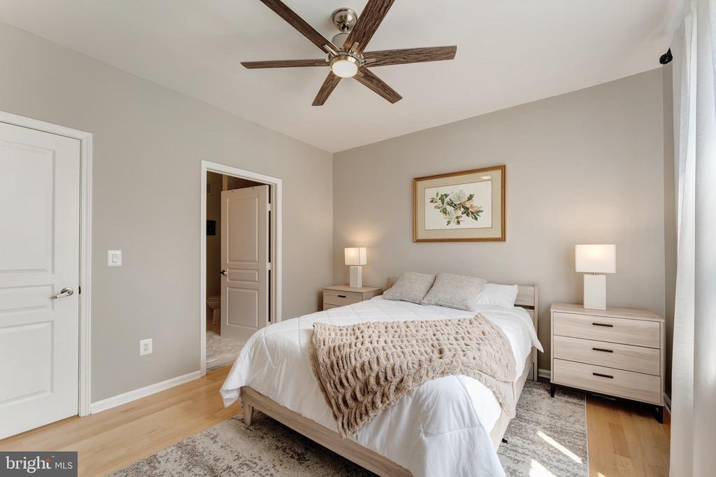 Reston, Virginia, 20190, United States, 2 Bedrooms Bedrooms, ,2 BathroomsBathrooms,Residential,For Sale,1904238