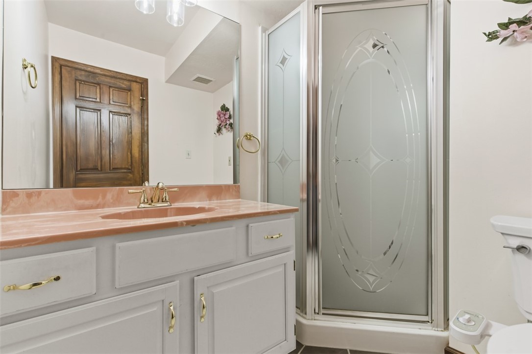 Robinson Twp, Pennsylvania, 15136, United States, 4 Bedrooms Bedrooms, ,4 BathroomsBathrooms,Residential,For Sale,1992157