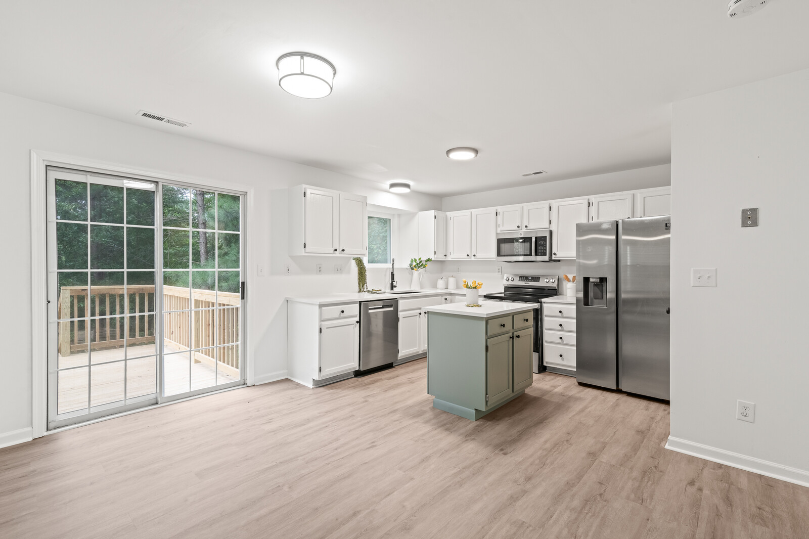 Newport News, Virginia, 23602-8360, United States, 5 Bedrooms Bedrooms, ,3 BathroomsBathrooms,Residential,For Sale,1938191