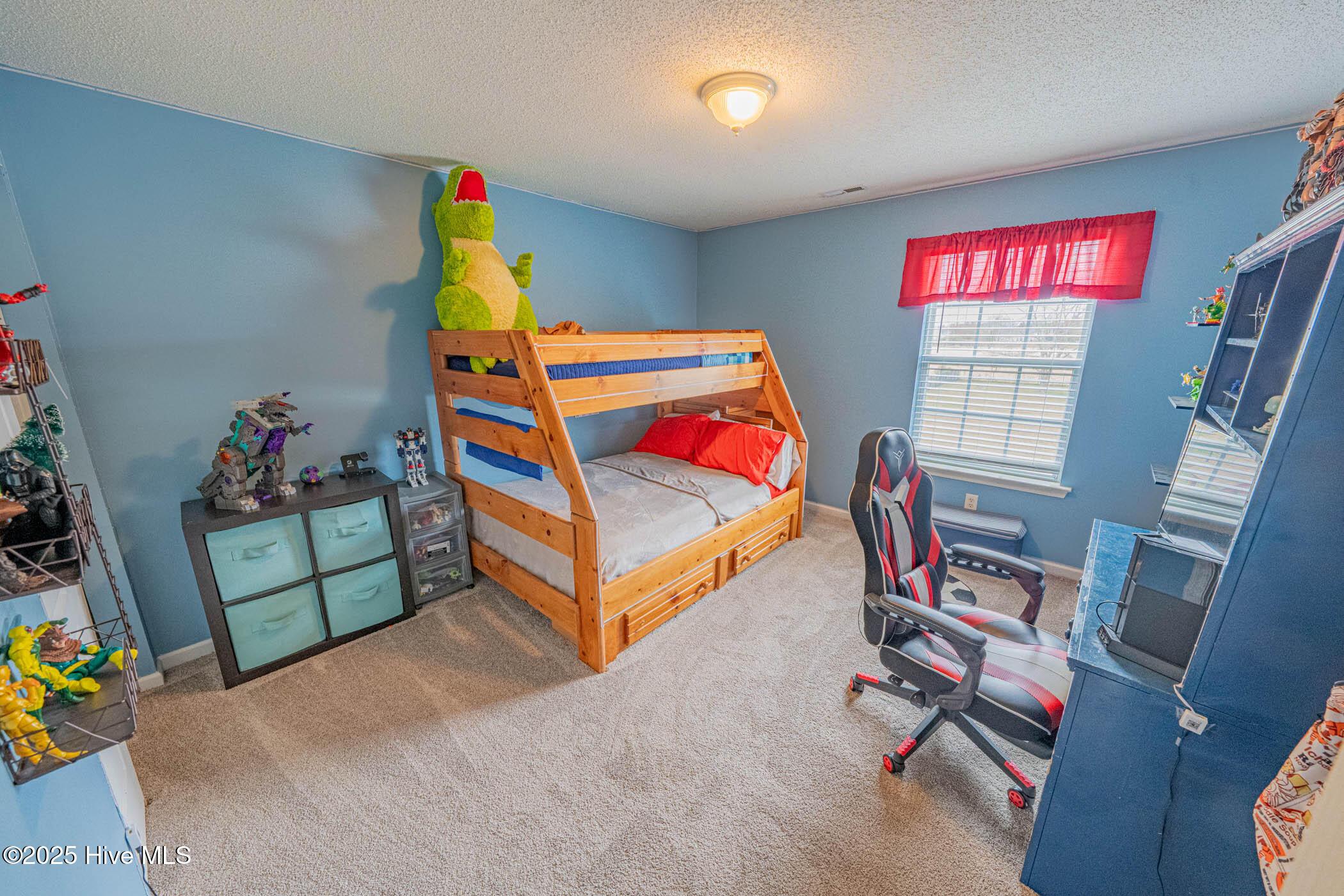 Moyock, North Carolina, 27958, United States, 6 Bedrooms Bedrooms, ,3 BathroomsBathrooms,Residential,For Sale,1997341