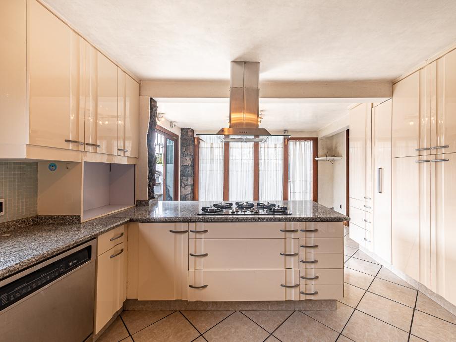 Metepec, Estado de méxico, 52178, Mexico, 4 Bedrooms Bedrooms, ,5 BathroomsBathrooms,Residential,For Sale,1994402