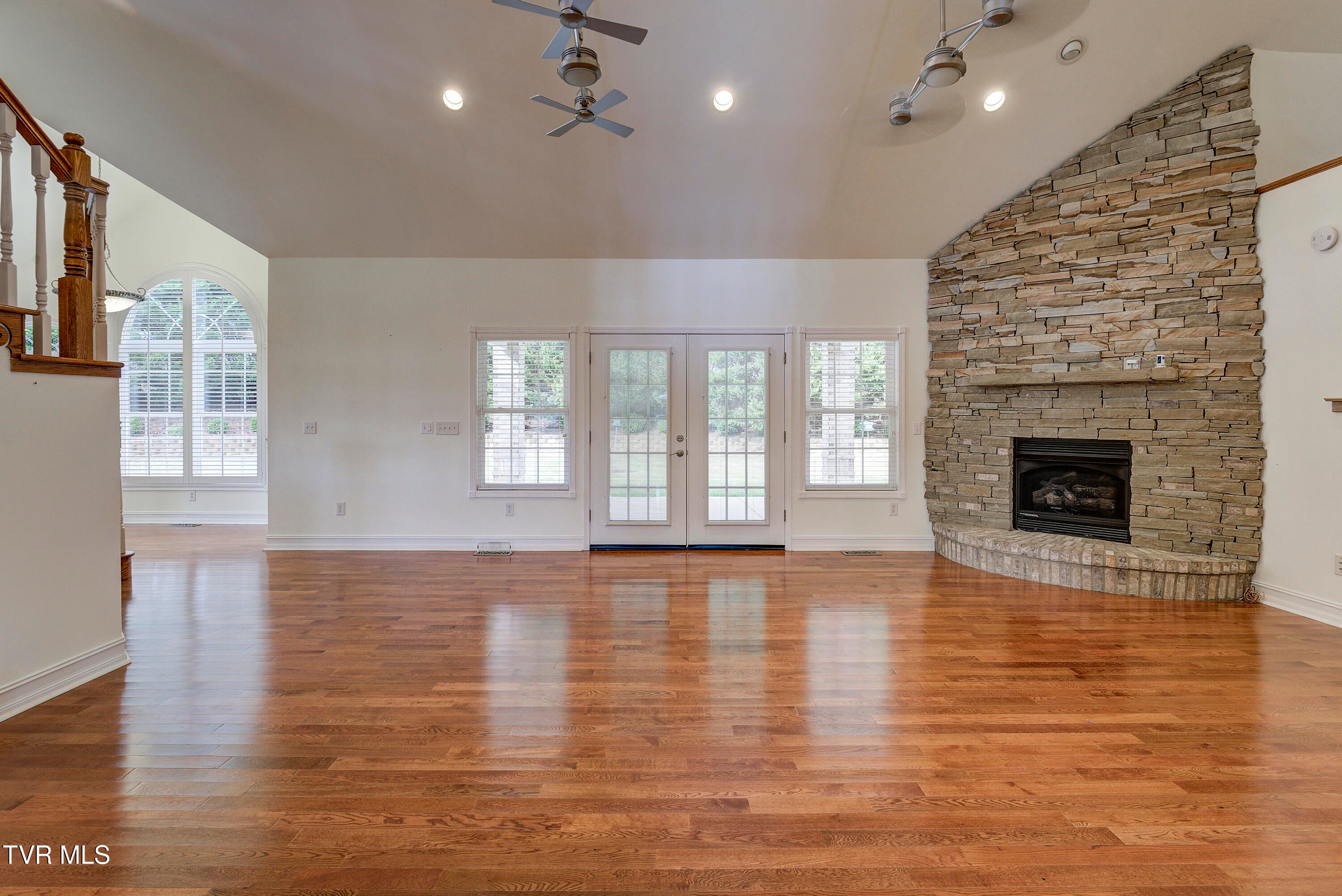 Bristol, Tennessee, 37620, United States, 4 Bedrooms Bedrooms, ,4 BathroomsBathrooms,Residential,For Sale,2001712