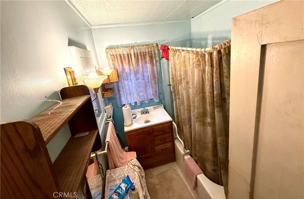 Compton, California, 90221, United States, 2 Bedrooms Bedrooms, ,1 BathroomBathrooms,Residential,For Sale,1979361