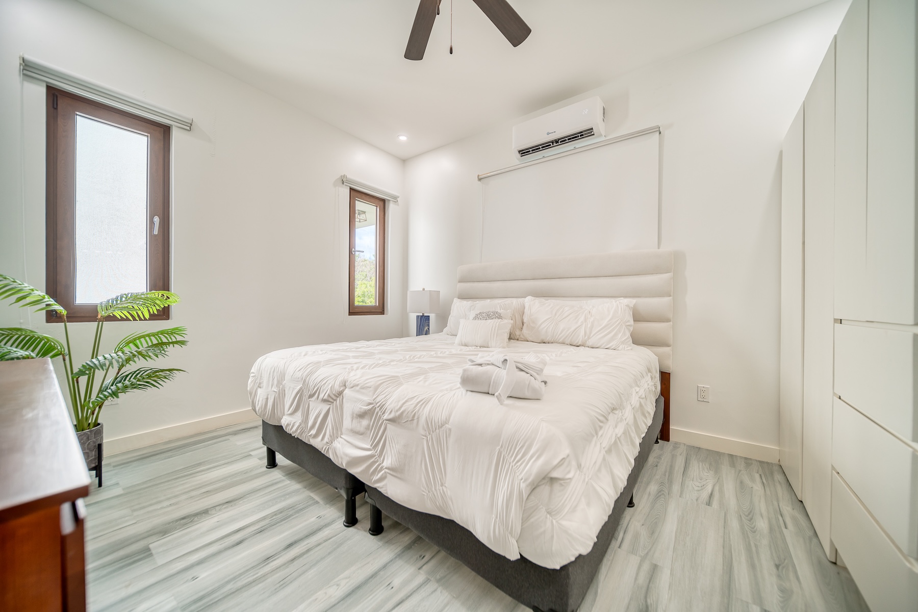  Top Floor Condo at Acqua di Mare, West Bay - 物件實景