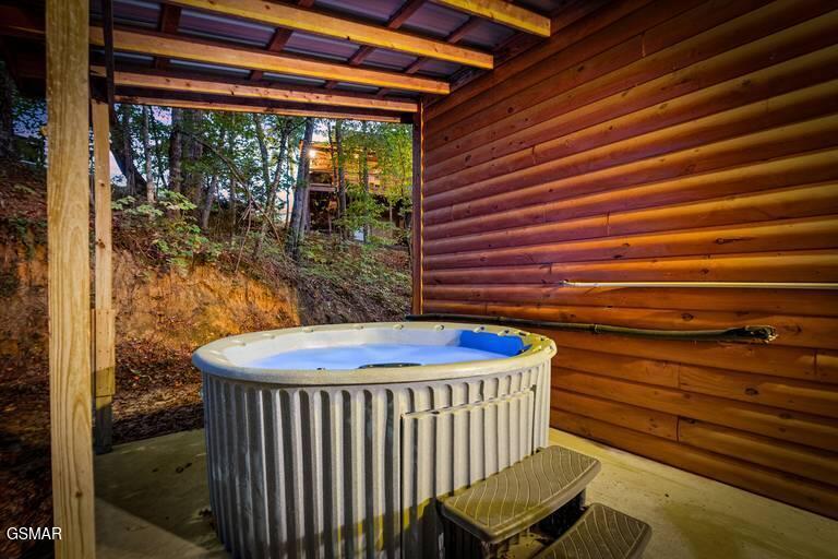 Sevierville, Tennessee, 37876, United States, 2 Bedrooms Bedrooms, ,4 BathroomsBathrooms,Residential,For Sale,2019046