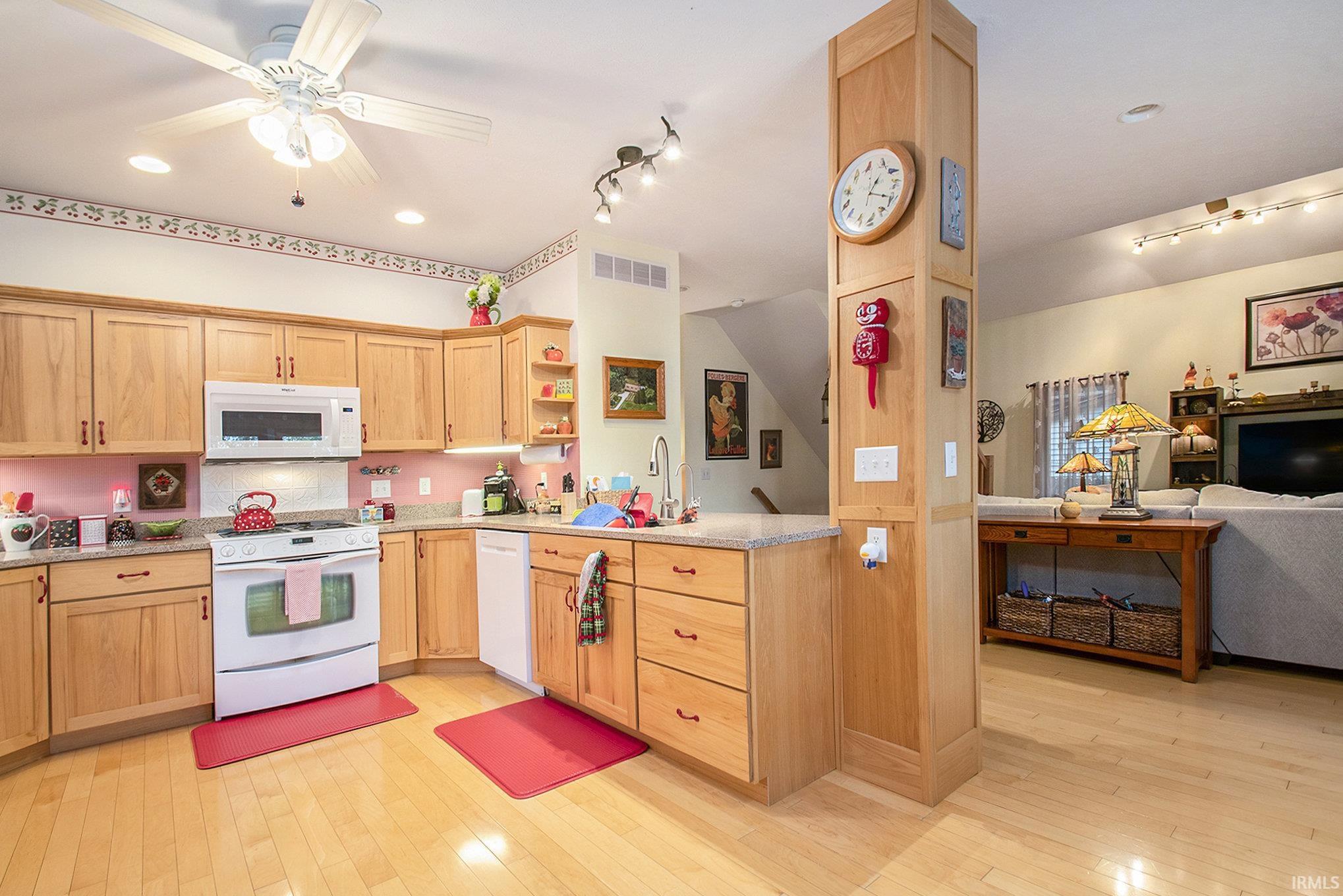 Shipshewana, Indiana, 46565, United States, 2 Bedrooms Bedrooms, ,3 BathroomsBathrooms,Residential,For Sale,1982813