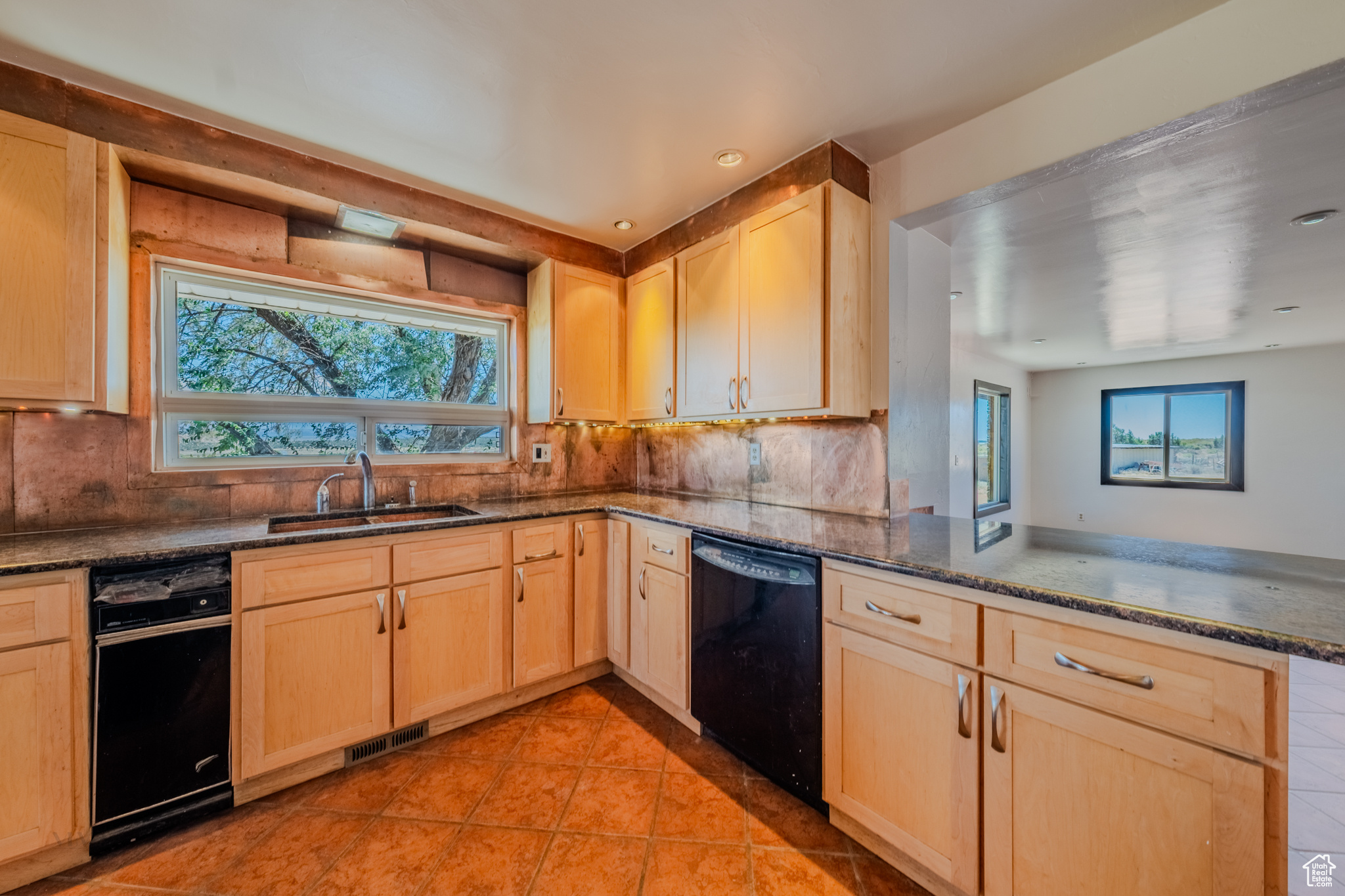 Kanab, Utah, 84741, United States, 4 Bedrooms Bedrooms, ,3 BathroomsBathrooms,Residential,For Sale,1908658