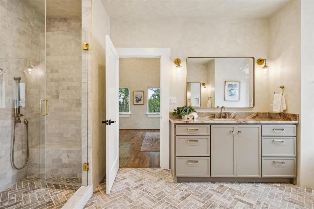 Dallas, Texas, 75211, United States, 4 Bedrooms Bedrooms, ,3 BathroomsBathrooms,Residential,For Sale,1988260