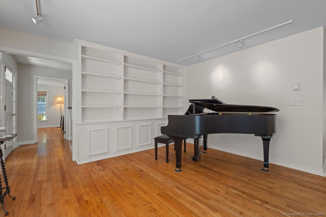 Old Lyme, Connecticut, 06371, United States, 4 Bedrooms Bedrooms, ,3 BathroomsBathrooms,Residential,For Sale,1856921