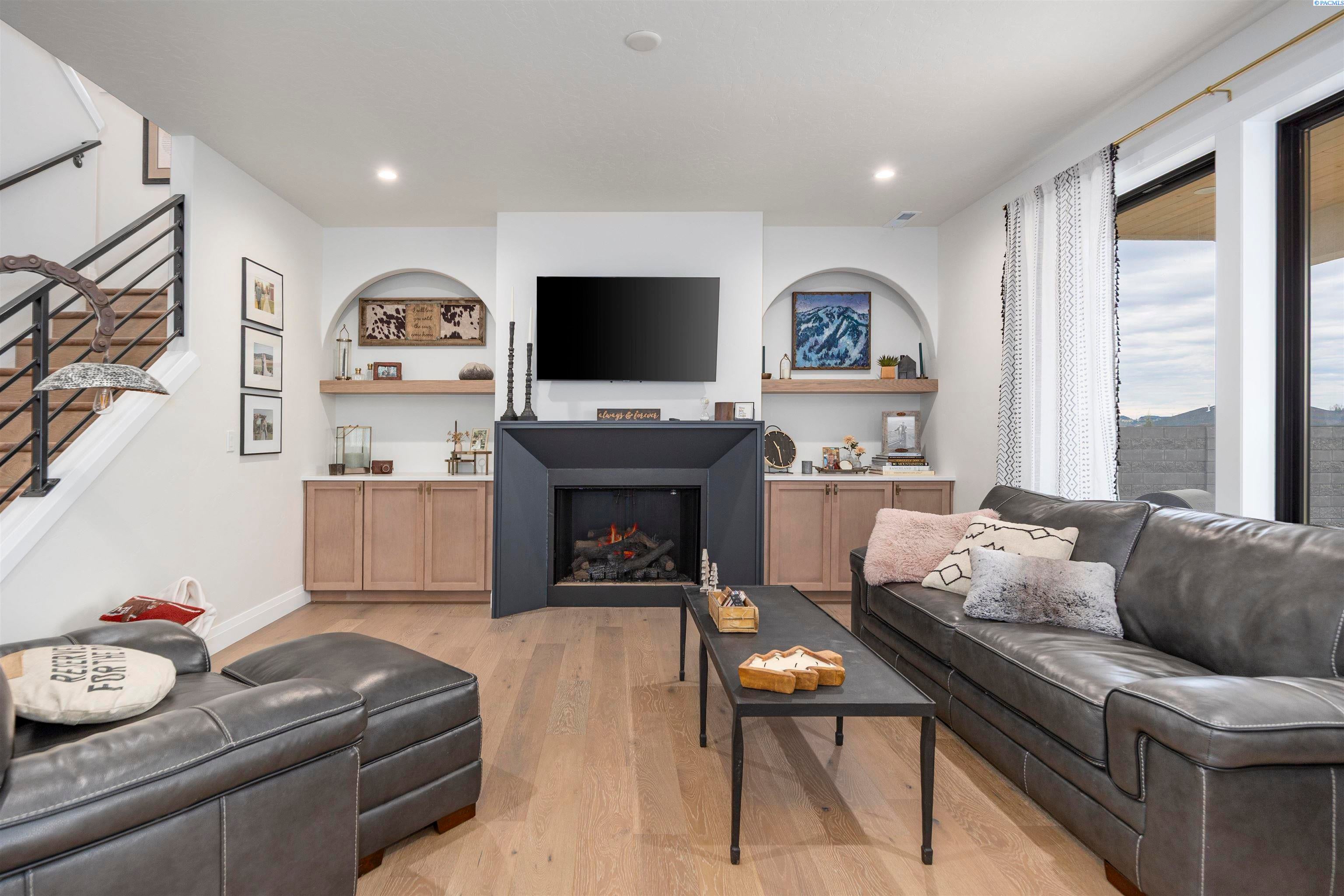 Pasco, Washington, 99301, United States, 4 Bedrooms Bedrooms, ,3 BathroomsBathrooms,Residential,For Sale,2005425