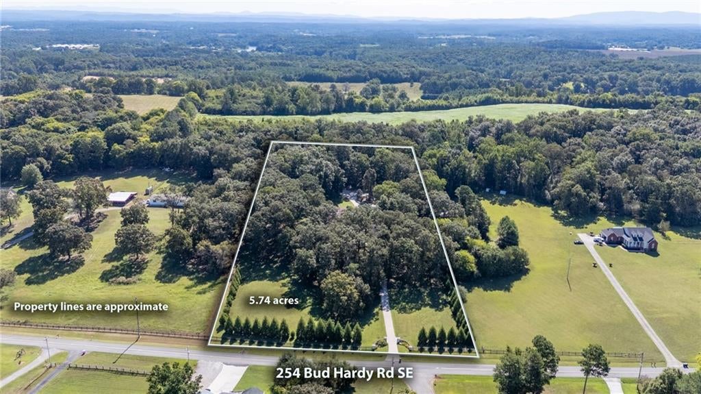 Calhoun, Georgia, 30701, United States, 3 Bedrooms Bedrooms, ,3 BathroomsBathrooms,Residential,For Sale,1980675