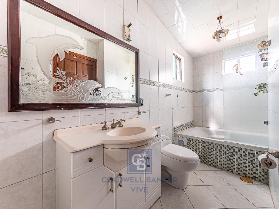 Avenida del Marquez, Metepec, Estado de méxico, 52178, Mexico, 4 Bedrooms Bedrooms, ,5 BathroomsBathrooms,Residential,For Sale,Avenida del Marquez,1615864
