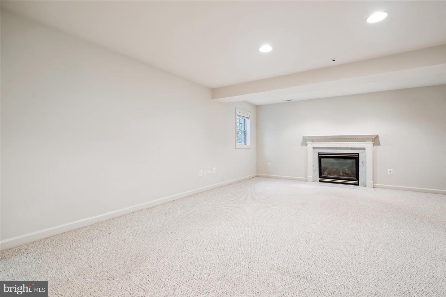 Gaithersburg, Maryland, 20878, United States, 5 Bedrooms Bedrooms, ,5 BathroomsBathrooms,Residential,For Sale,1907649
