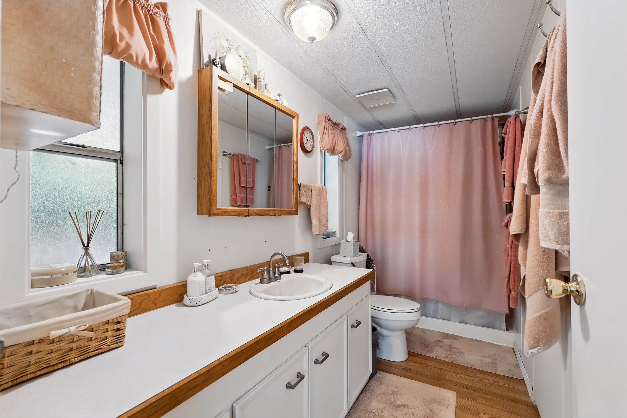 Sagle, Idaho, 83860, United States, 4 Bedrooms Bedrooms, ,2 BathroomsBathrooms,Residential,For Sale,1931932