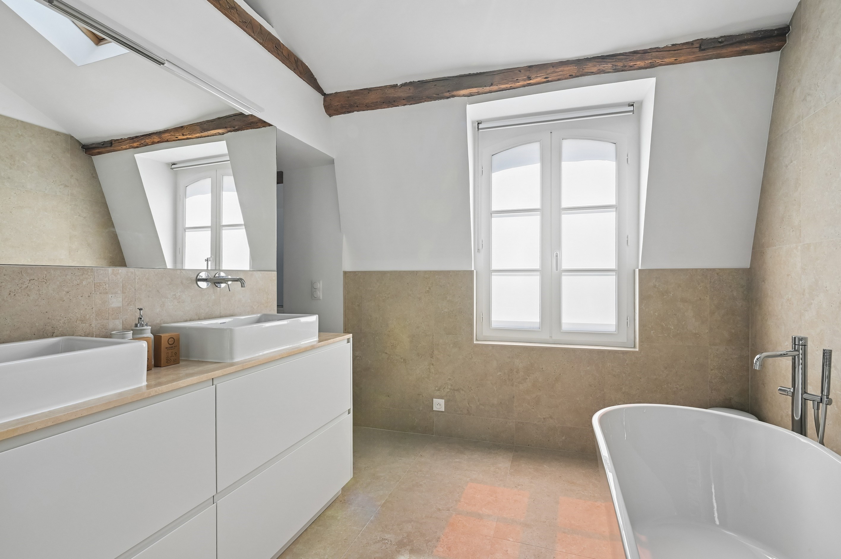  Paris 3rd - Duplex with cathedral roof renovated on the top floor. - 物件實景