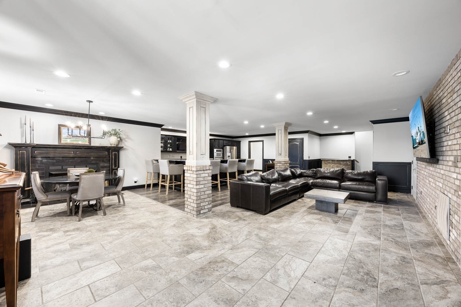 Clarksville, Tennessee, 37043, United States, 4 Bedrooms Bedrooms, ,5 BathroomsBathrooms,Residential,For Sale,1997798