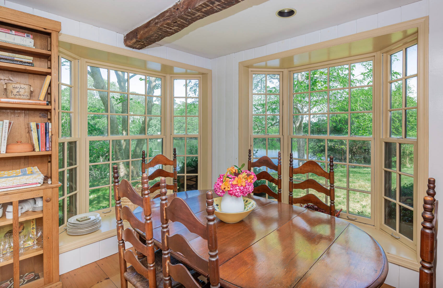  Sunrise to Sunset Views at this New Heavenly Waterfront Home - 物件實景