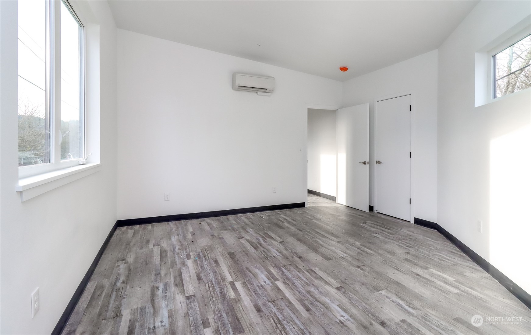 Seattle, Washington, 98108, United States, ,Residential,For Sale,1824067