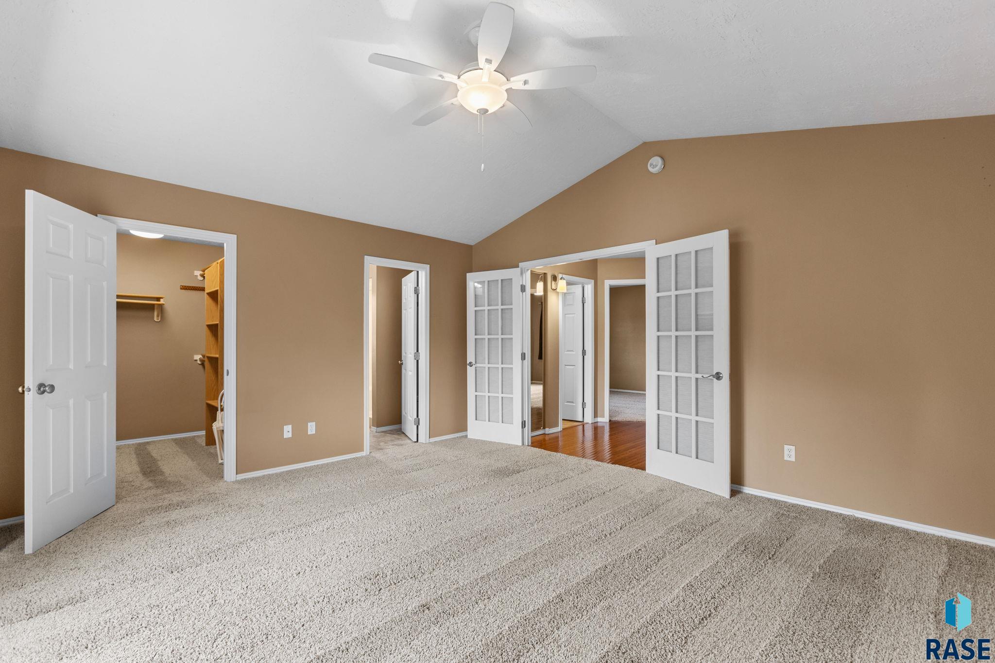 Sioux Falls, South Dakota, 57103, United States, 5 Bedrooms Bedrooms, ,2 BathroomsBathrooms,Residential,For Sale,1908912