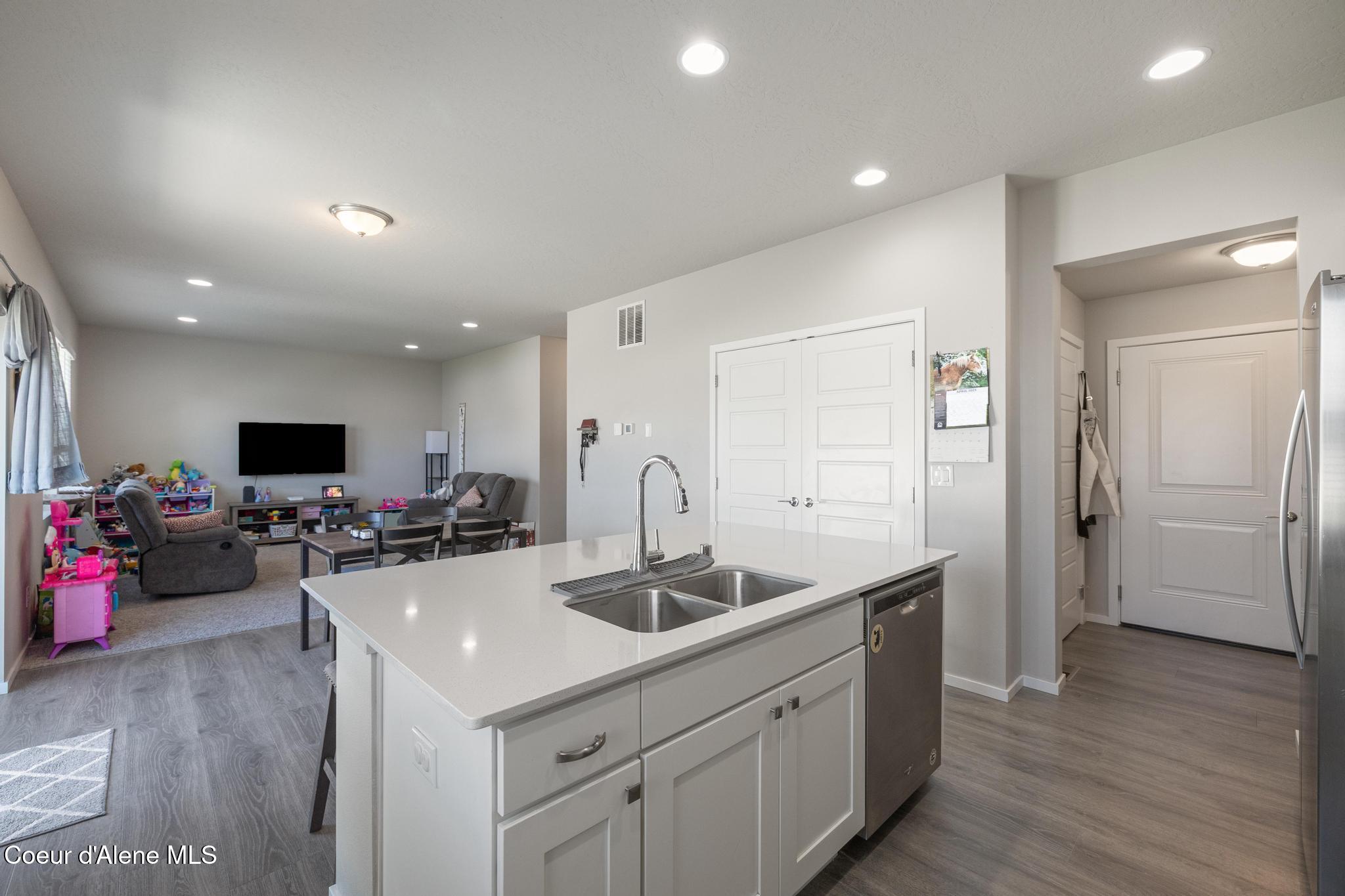 Spokane Valley, Washington, 99037, United States, 4 Bedrooms Bedrooms, ,3 BathroomsBathrooms,Residential,For Sale,1784672