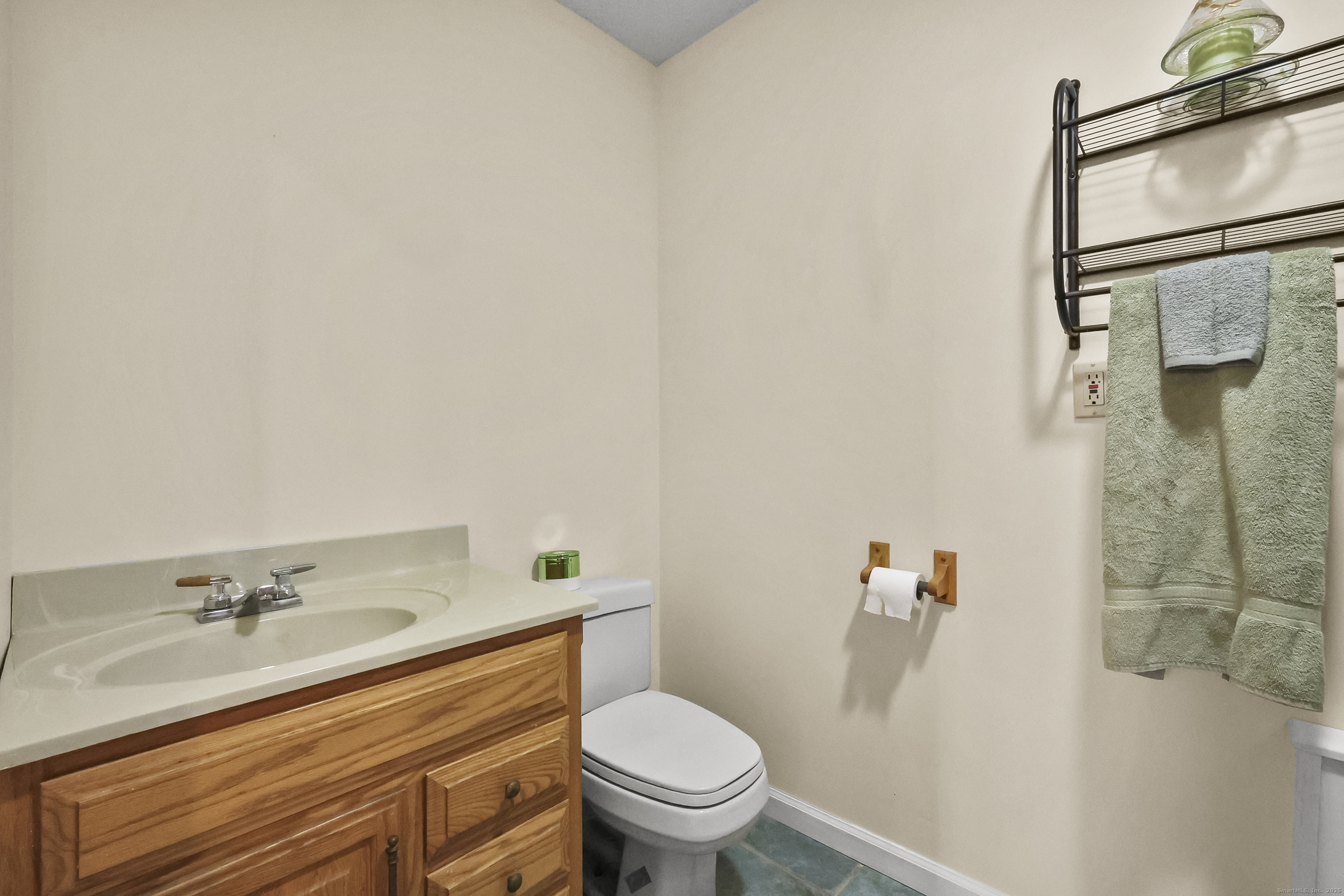 Lebanon, Connecticut, 06249, United States, 3 Bedrooms Bedrooms, ,4 BathroomsBathrooms,Residential,For Sale,1999598