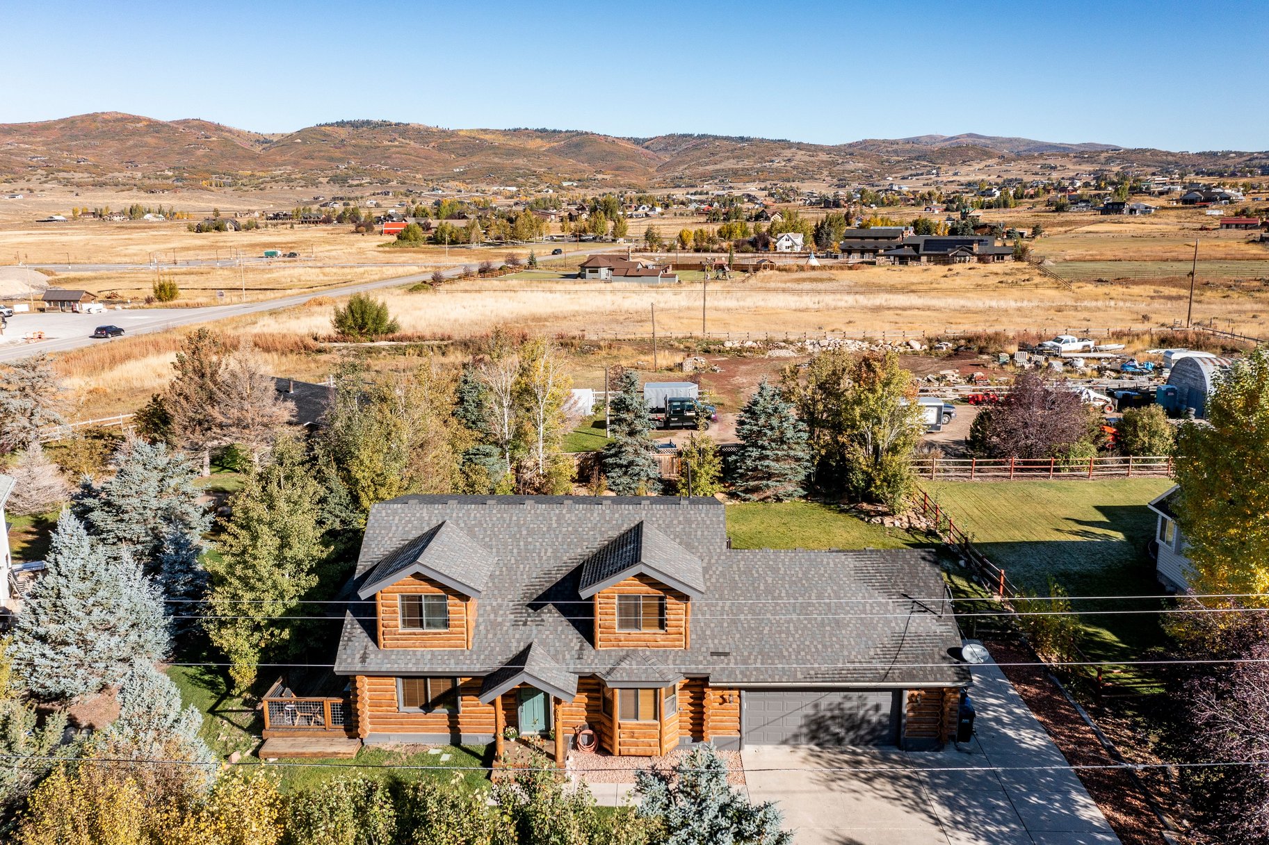  Easy Mountain Living, Made for Real Life: Log Warmth, Mountain Views, Flat Lot - 物件實景