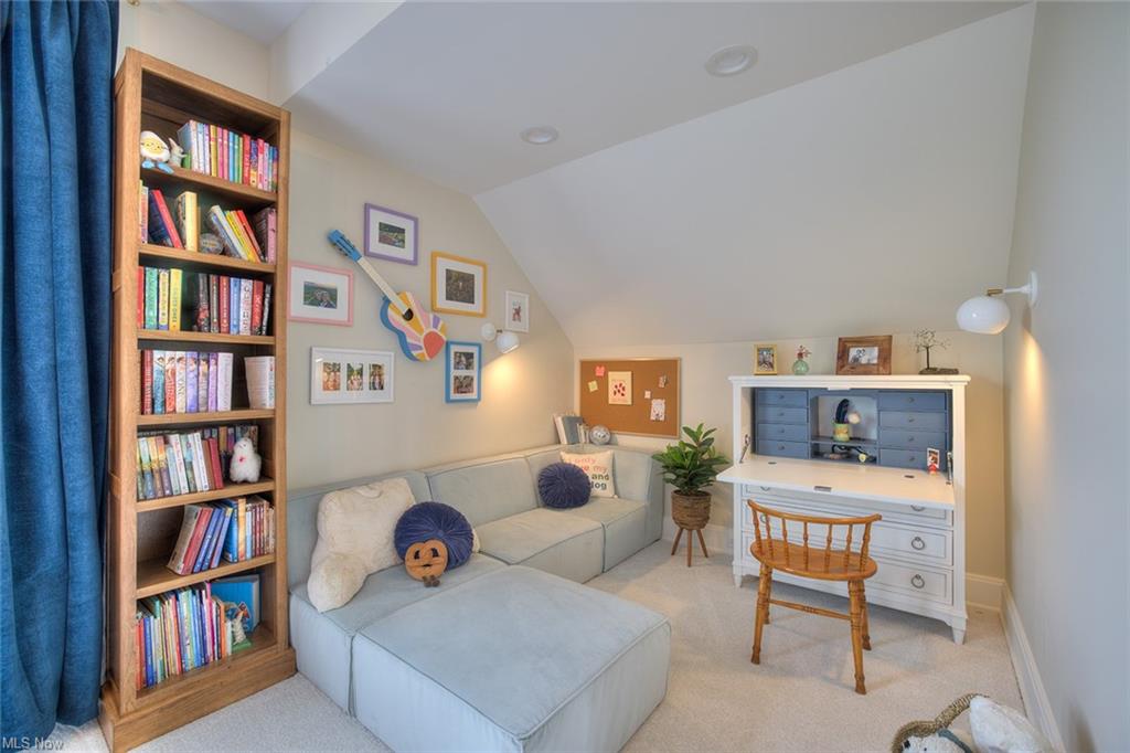 Williamstown, West Virginia, 26187, United States, 5 Bedrooms Bedrooms, ,8 BathroomsBathrooms,Residential,For Sale,1980118