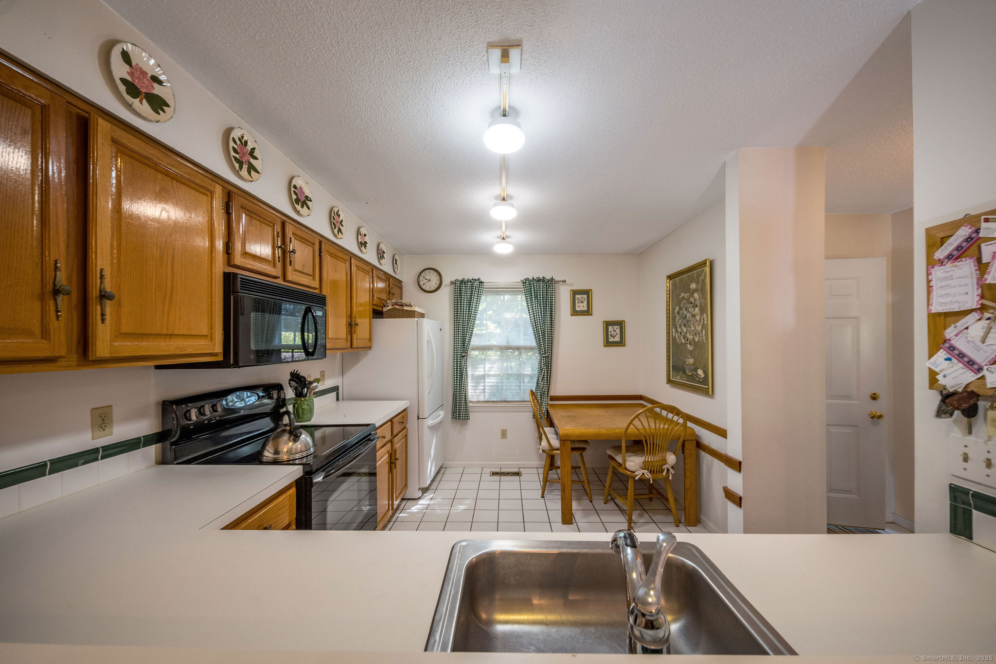 Madison, Connecticut, 06443, United States, 2 Bedrooms Bedrooms, ,3 BathroomsBathrooms,Residential,For Sale,1926954