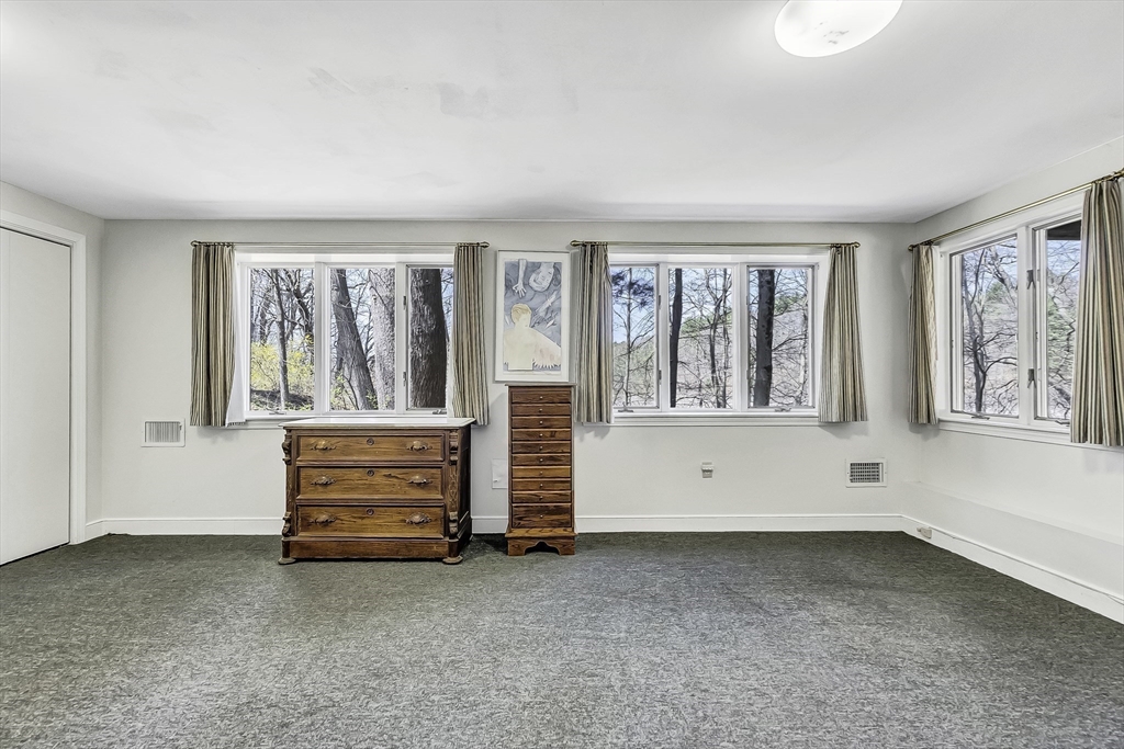 Wayland, Massachusetts, 01778, United States, 3 Bedrooms Bedrooms, ,2 BathroomsBathrooms,Residential,For Sale,1847393