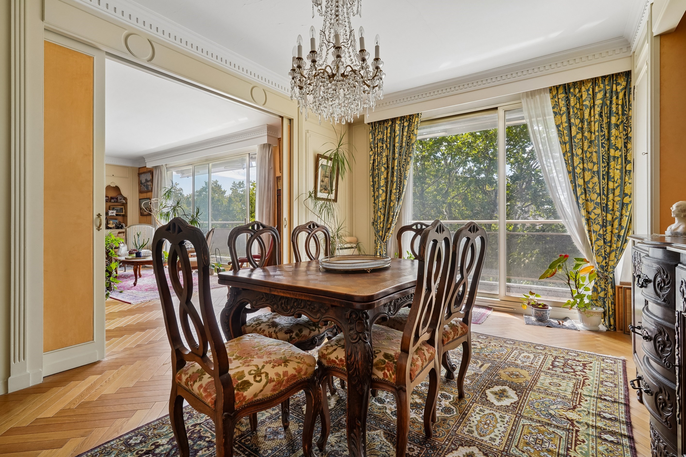  An elegant family residence with balcony, filled with natural light - 物件實景