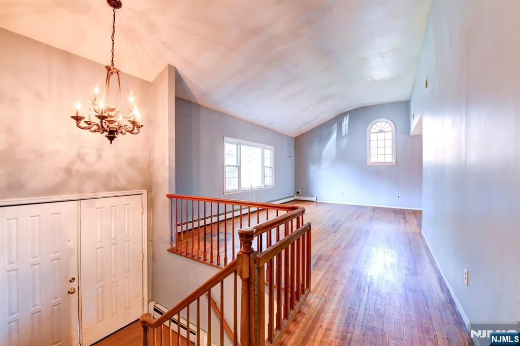 Ramsey, New Jersey, 07446, United States, 3 Bedrooms Bedrooms, ,3 BathroomsBathrooms,Residential,For Sale,1972690