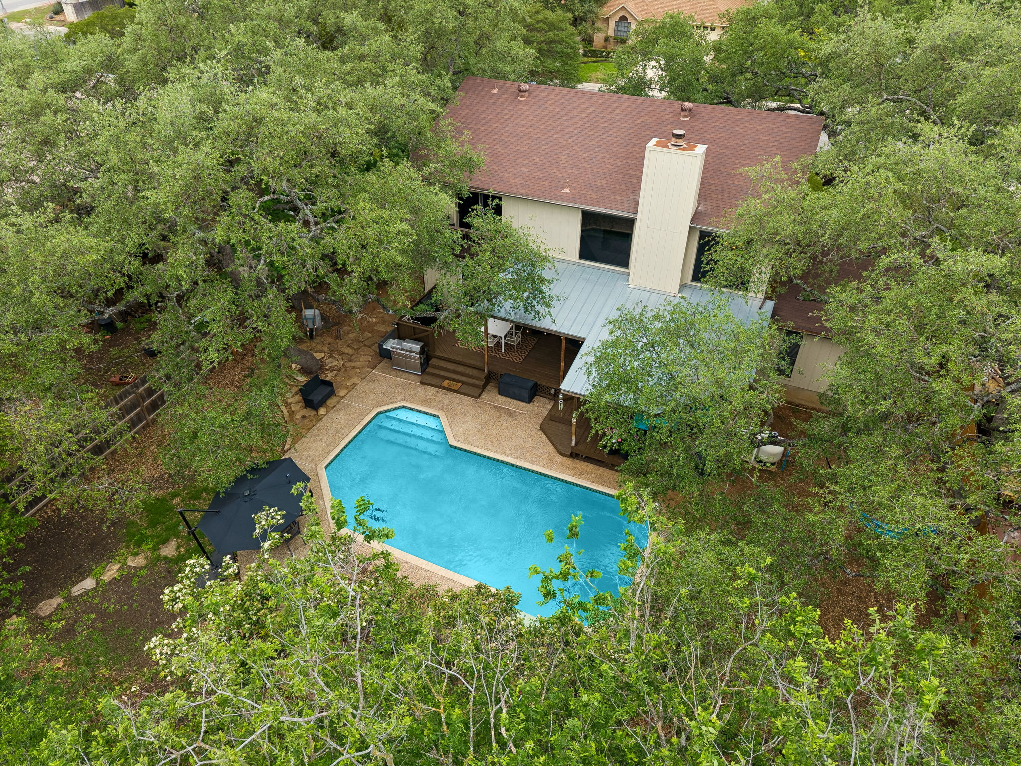  Oak-Canopied Retreat with Pool and Media Room - 物件實景