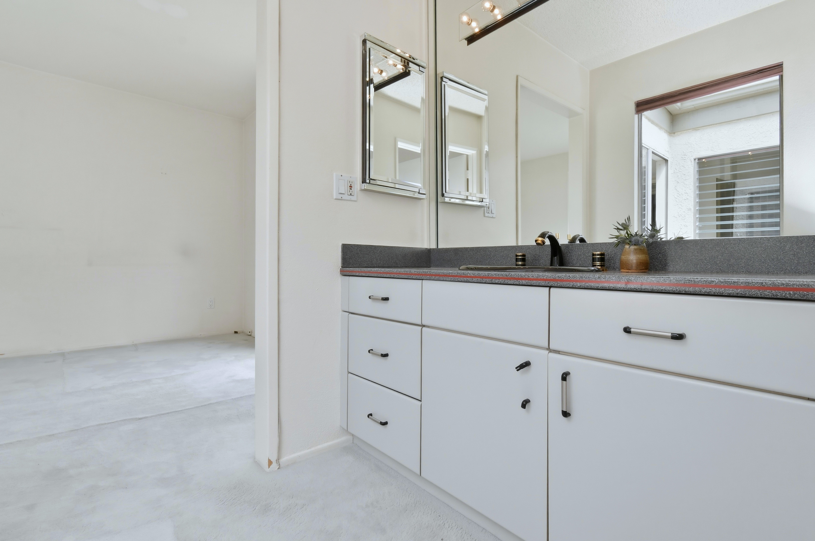  11738 Moorpark Street Unit E - 物件實景